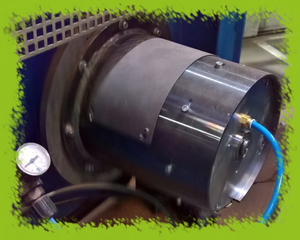 Zrealizowany układ automatycznej kontroli naciągu drutu - sterowana, hybrydowa hamownica magnetyczna.